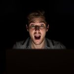 Marketer confidently presenting cookieless search strategy with privacy-focused visuals and search icons.